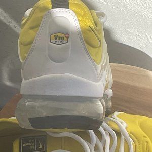 Gently used AIR Vapor MAX Yellow & White Womens NIKE Tennis Shoes
